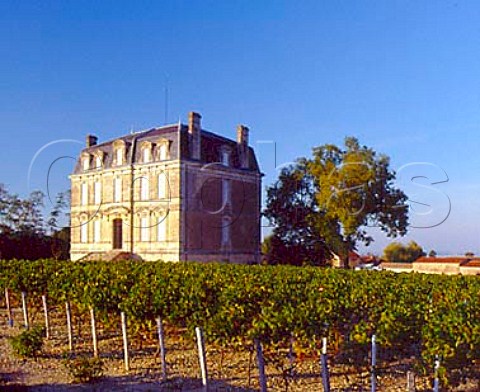 Chteau le Boscq viewed from its vineyard   StChristolyMdoc Gironde France   Mdoc Cru Bourgeois