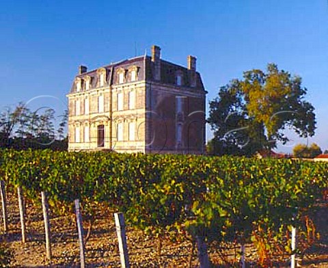 Chteau le Boscq viewed from its vineyard   StChristolyMdoc Gironde France   Mdoc Cru Bourgeois
