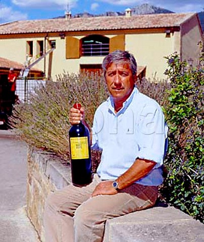 Fernando Remrez de Ganuza in the courtyard of his   bodega Samaniego Alava Spain   Rioja Alavesa