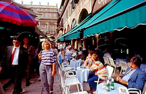 Caf in Piazza Erbe on market day   Verona Veneto Italy