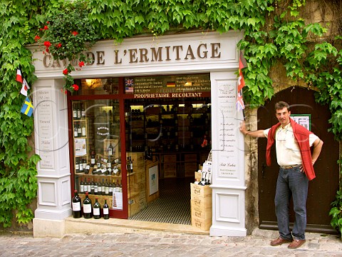 Exterior of Cave de lErmitage one of the many   wine shops in Stmilion Gironde France   Stmilion  Bordeaux