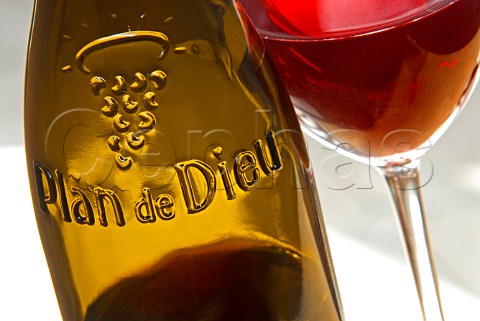 Bottle and glass of Plan de Dieu CtesduRhoneVillages wine