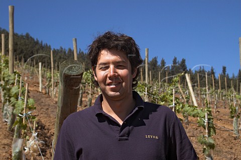 Rafael Urrejola winemaker of Via Leyda Leyda   Chile  San Antonio Valley