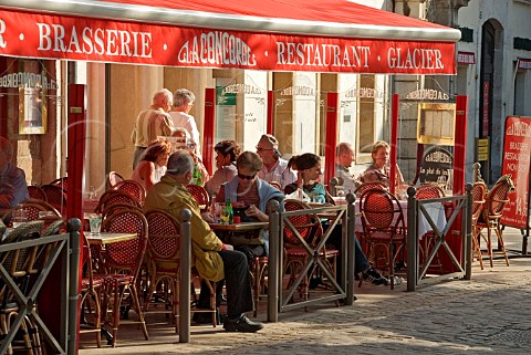 La Concorde restaurant caf  bar in central Beaune  Cte dOr France