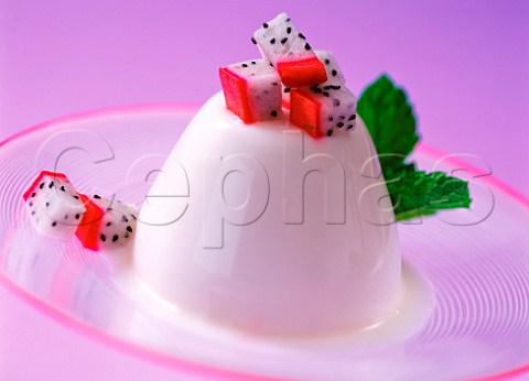  Coconut jelly with dragon fruit