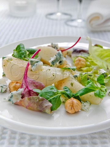 Pear and Roquefort salad with hazelnuts