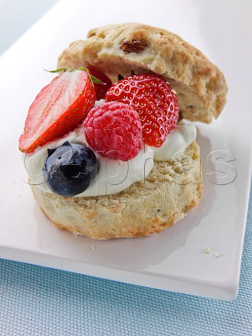 Scone with fresh fruit and cream