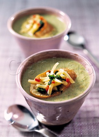 Broccoli and walnut soup
