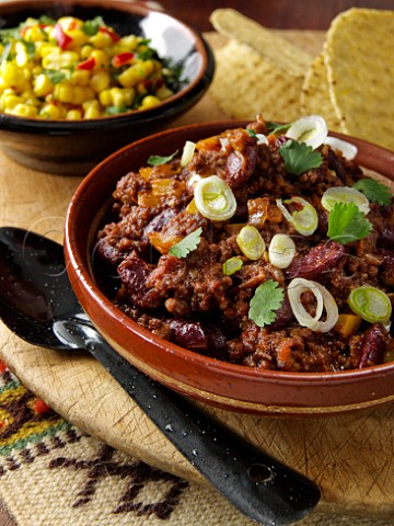 Chilli con carne with tacos