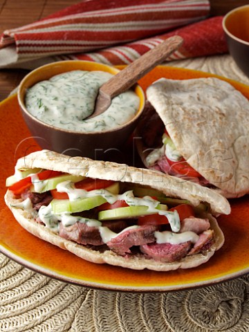 Grilled lamb in pita bread with dill sauce