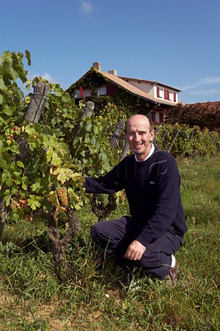 Jean Thvenet in old chardonnay vineyard of Domaine de la Bongran next to his house in Quintaine near Cless SaneetLoire France  MconCless  Mconnais