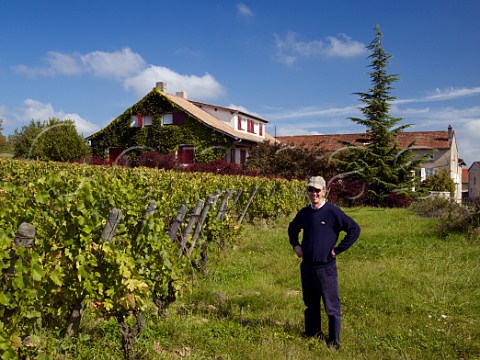 Jean Thvenet in old chardonnay vineyard of Domaine de la Bongran next to his house and winery in Quintaine near Cless SaneetLoire France  MconCless  Mconnais