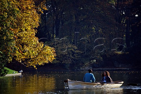 Couple boating on Lac Intrieur in the Bois de Boulogne Paris France