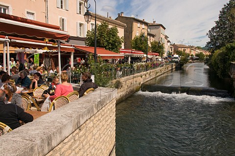 Cafs lining the River Sorgue at LIsle Sur Sorgue Vaucluse Provence France