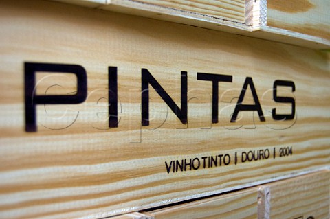 Pintas Vinho Tinto wooden wine cases Pintas Vale Mendiz Portugal Douro