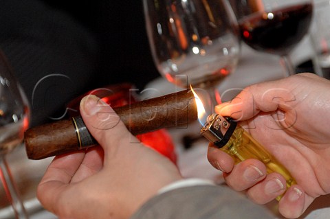 Lighting a Colon Panama cigar
