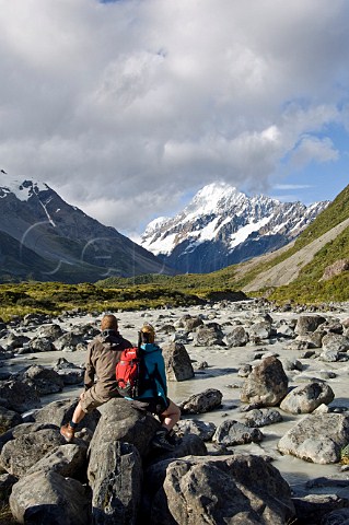 Couple admiring view of Mt Cook Hooker Valley trail Mt Cook  Aoraki National Park South Island New Zealand