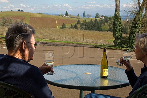 Couple drinking wine on the patio of Elk Cove over looking the Red Hills  Dundee Oregon USA  Willamette Valley
