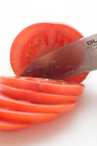Slicing an organic vine tomato