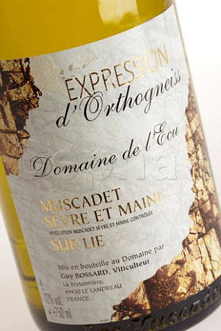 Label on bottle of Expression dOrthogneiss Muscadet SvreetMaine Sur Lie from Domaine de lEcu   Le Landreau LoireAtlantique France