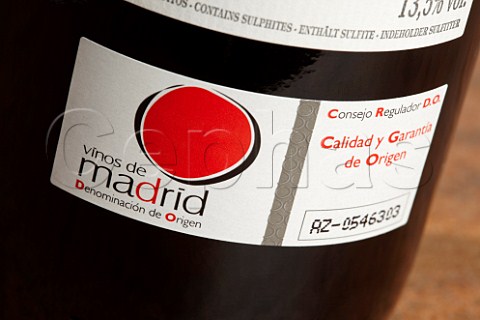 Spanish wine back label on bottle of DO Vinos de Madrid