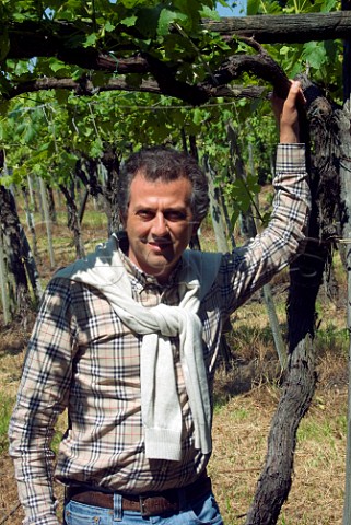 Gian Luigi Orsolani in his Erbaluce vineyard San Giorgio Cavanese Piemonte Italy Erbaluce di Caluso