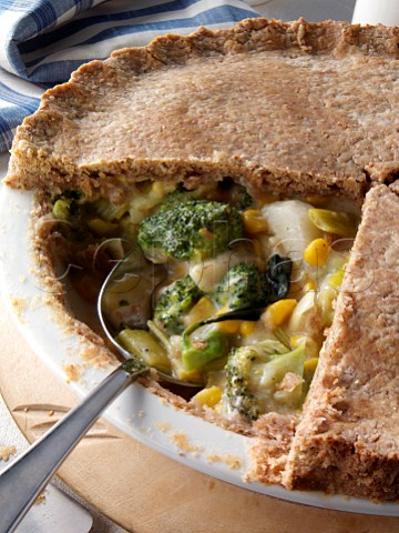Broccoli and leek pie with wholemeal pastry