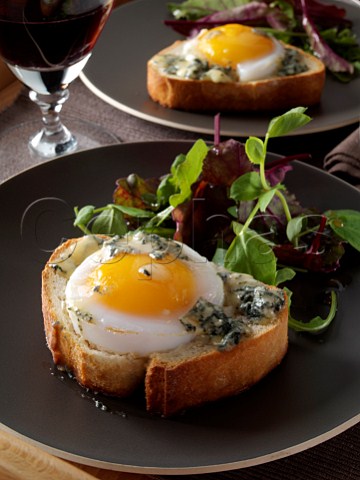 Cheese duck eggs on toast with salad