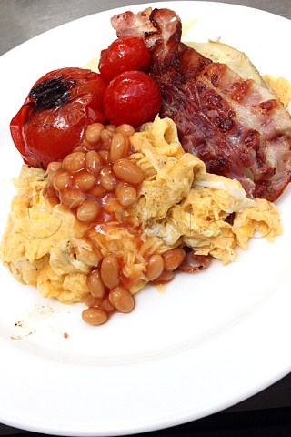 Scrambled eggs baked beans bacon tomatoes