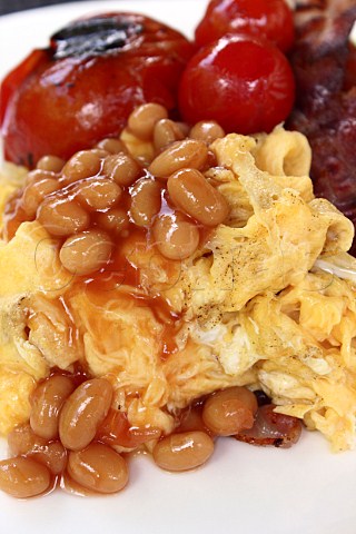 Scambled eggs baked beans tomatoes