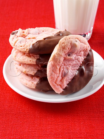 American strawberry cookies with milk
