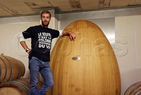 Benjamin Dagueneau with his Taransaud eggshaped wooden fermenter Domaine Didier Dagueneau StAndelain Nivre France PouillyFum