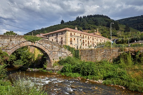 Monasterio de Corias now a Parador in the valley of the Ro Narcea with El Puente de Corias over the river Cangas del Narcea Asturias Spain  Cangas
